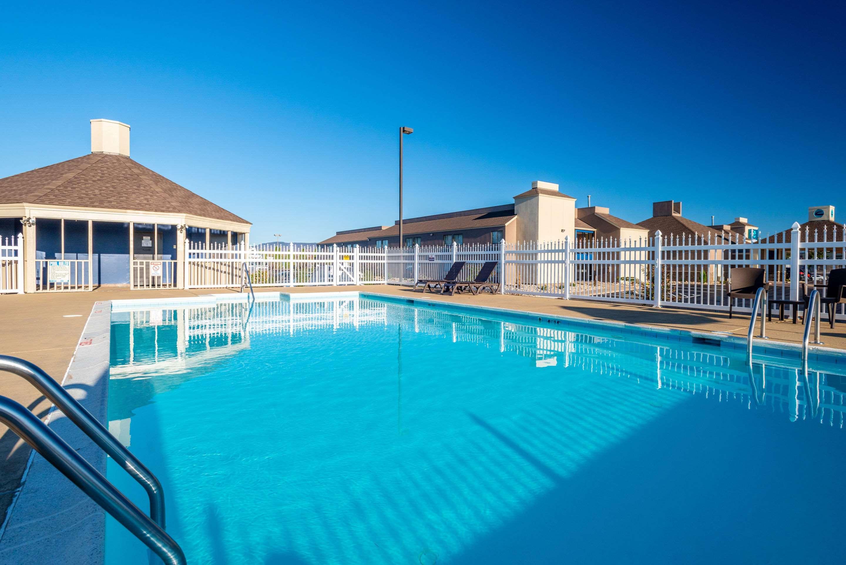 Hotel Clarion Pointe Harrisonburg Exterior foto