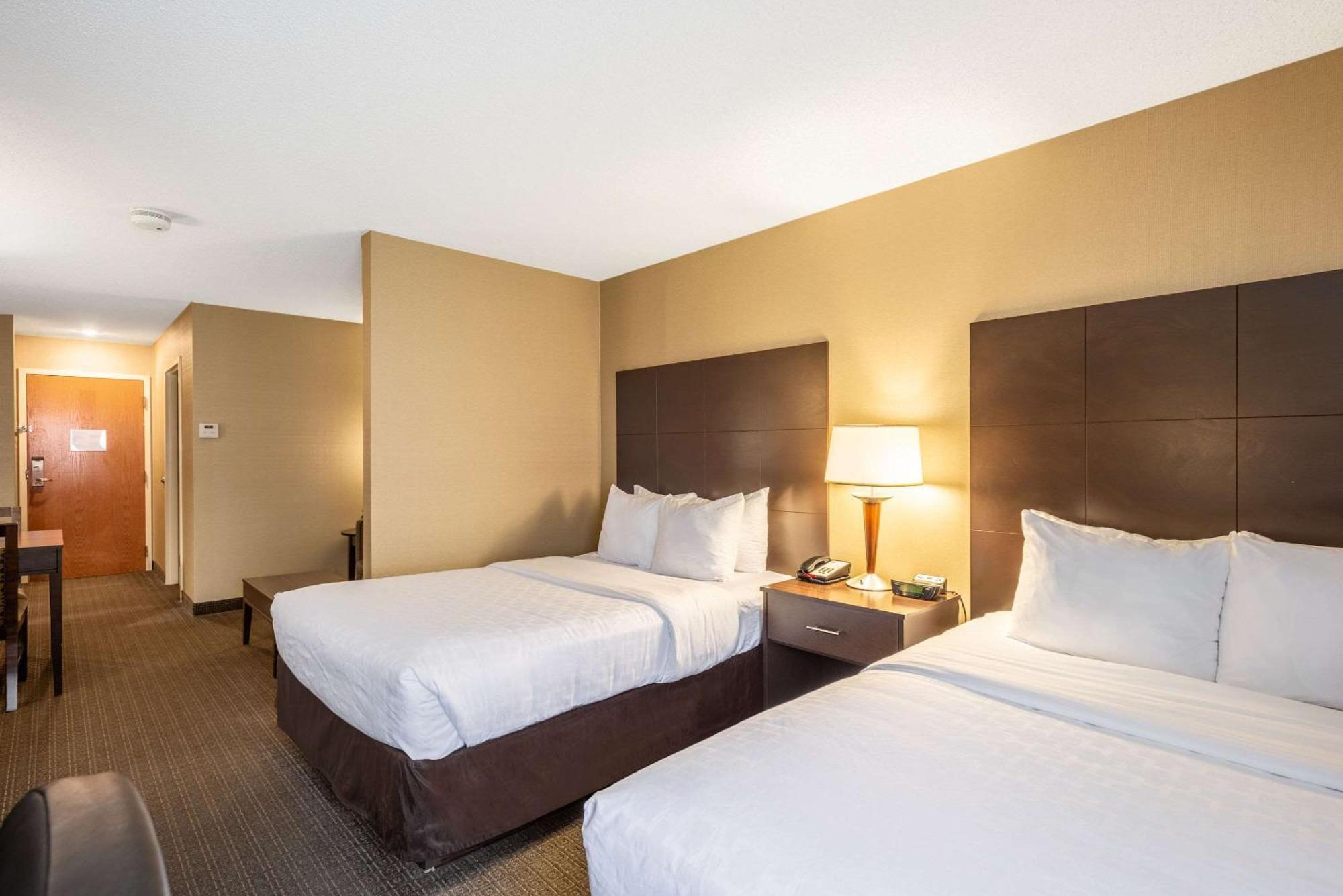 Hotel Clarion Pointe Harrisonburg Exterior foto